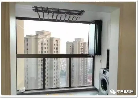 whole-opening-window-hardware 1 Hardware per finestra con apertura completa 1