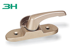 Che cosa offre una maggiore sicurezza: serrature a mezzaluna rispetto a serrature a fila singola/a croce?