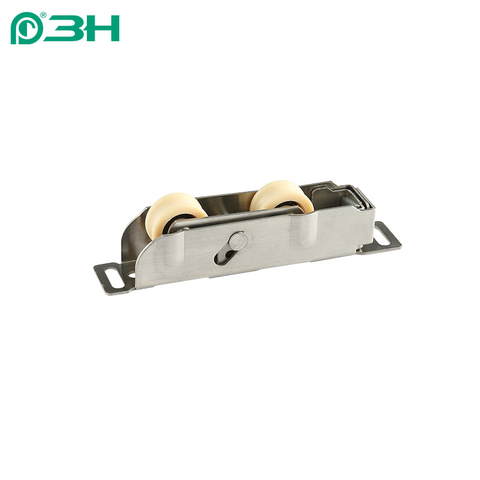 Sistema di finestre scorrevoli con serratura a mezzaluna