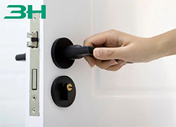 Quale materiale per l'hardware residenziale è più durevole?